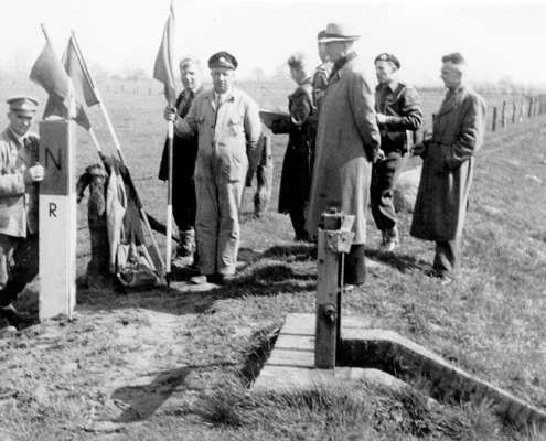 Neuer Grenzpfahl an der Brüggenhütte in 1949, Archiv ehem. Gemeinde Dinxperlo