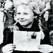 Schulkinder benötigen während der Gebietsabtretung Grenzausweise für Schulbesuch, Archiv Heimatverein Suderwick